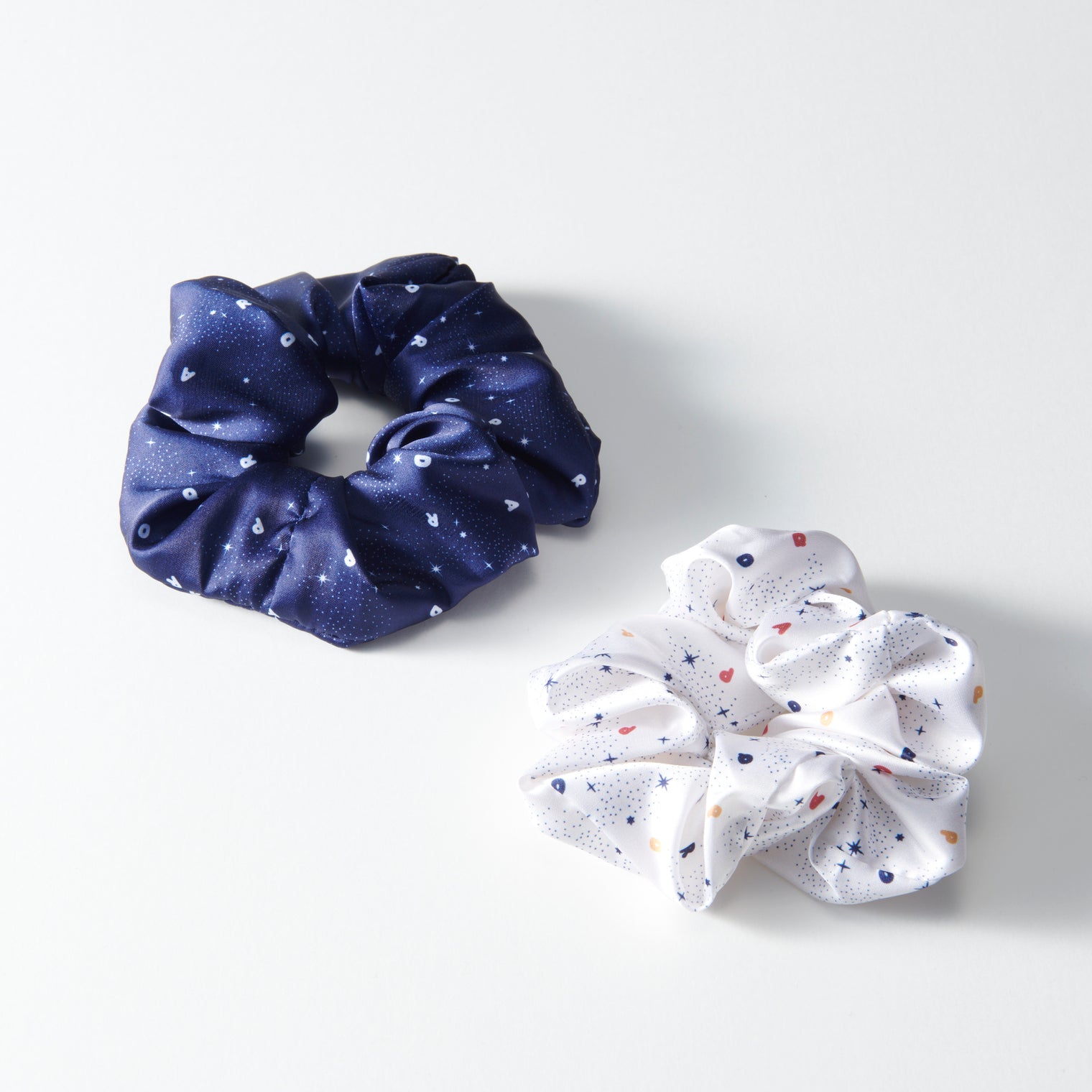 "Torus" シュシュ ネイビー アイボリー 数学 位相幾何学 シュシュ アルファベット トーラス レディース 人気 おしゃれ 20代 30代 - QurioStore QurioS