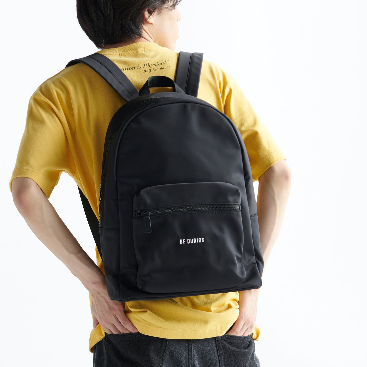 "Be QurioS" リュック