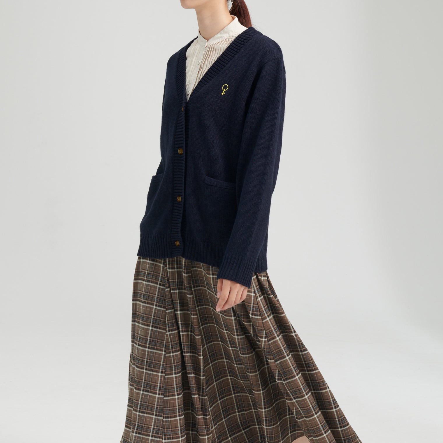 "Q.K." カーディガン アイボリー グレー ネイビー ブラック 刺繍 シンプル ポケット 秋冬 メンズ レディース 制服 通勤 オフィス - QurioStore QurioS