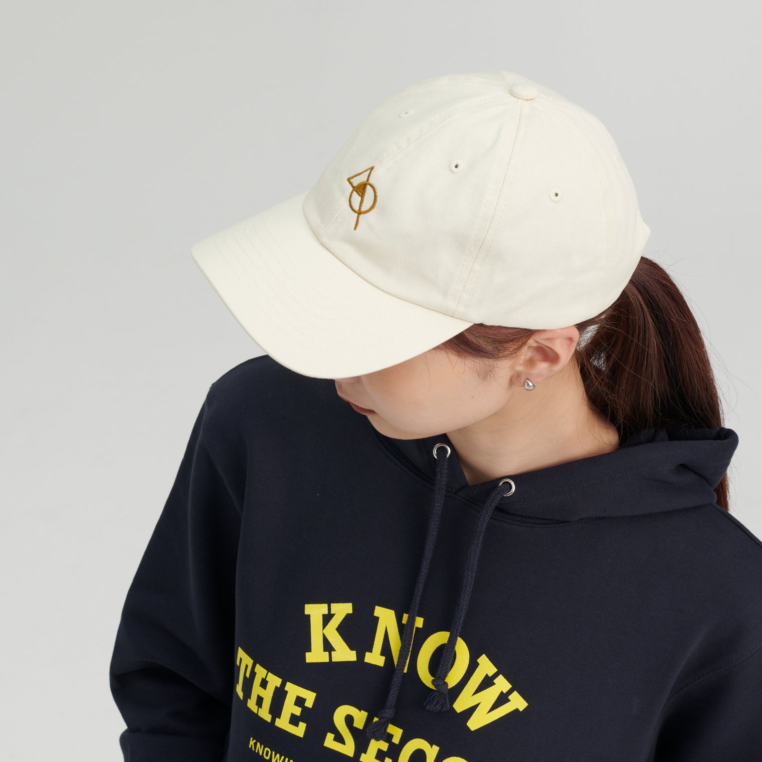 "cap"キャップ アイボリー ホワイト 数学 積集合 帽子 刺繍 - QurioStore QurioS