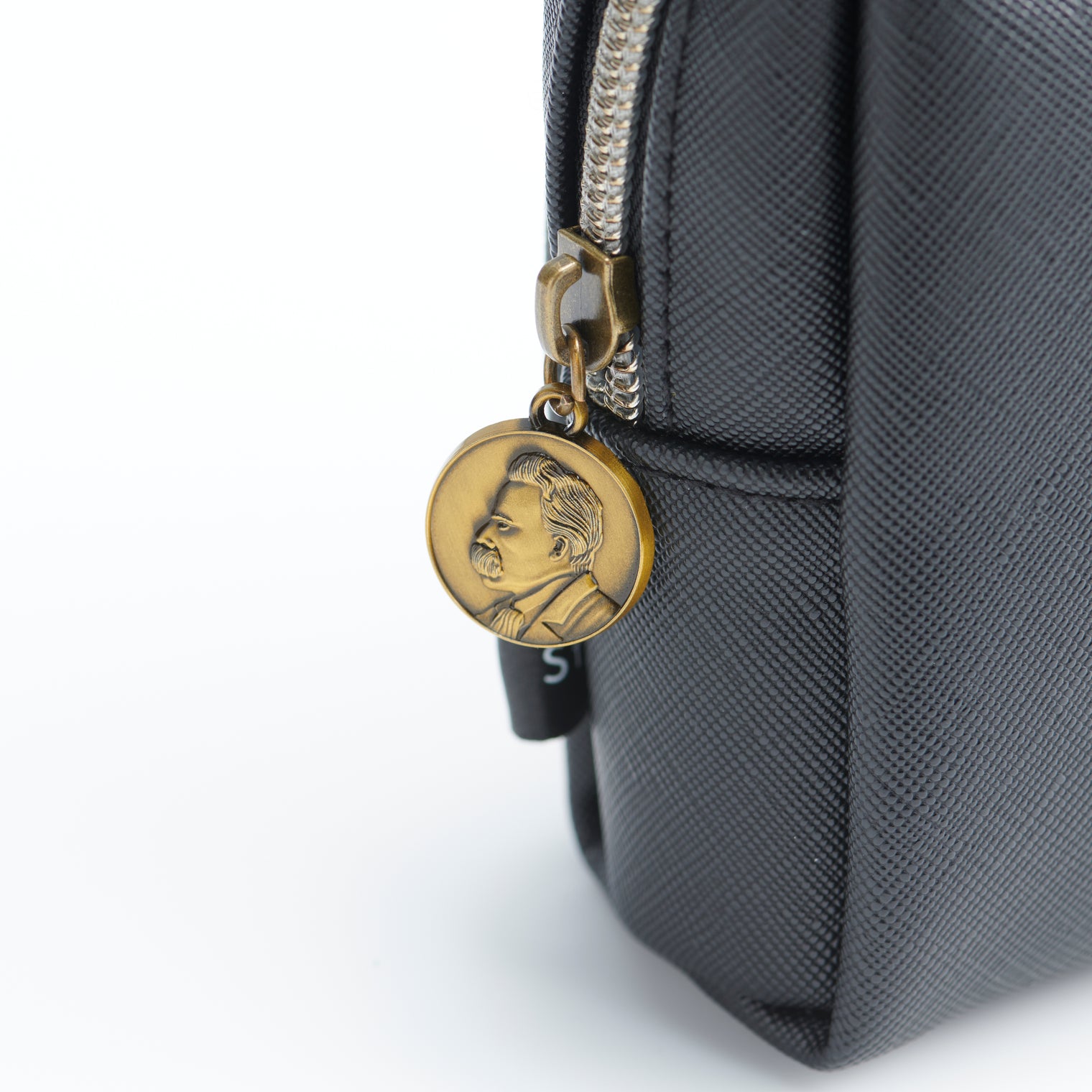 "深淵" ポーチ ブラック 哲学 ニーチェ 善悪の彼岸 メイク トラベル 旅行 かわいい メンズ おしゃれ おもしろい プレゼント - QurioStore QurioS