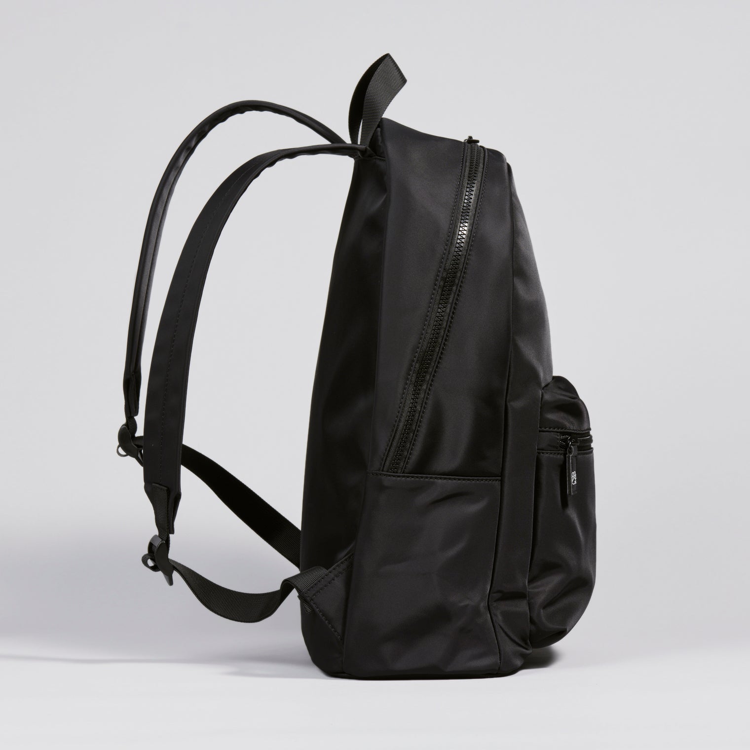 "Be QurioS" リュック