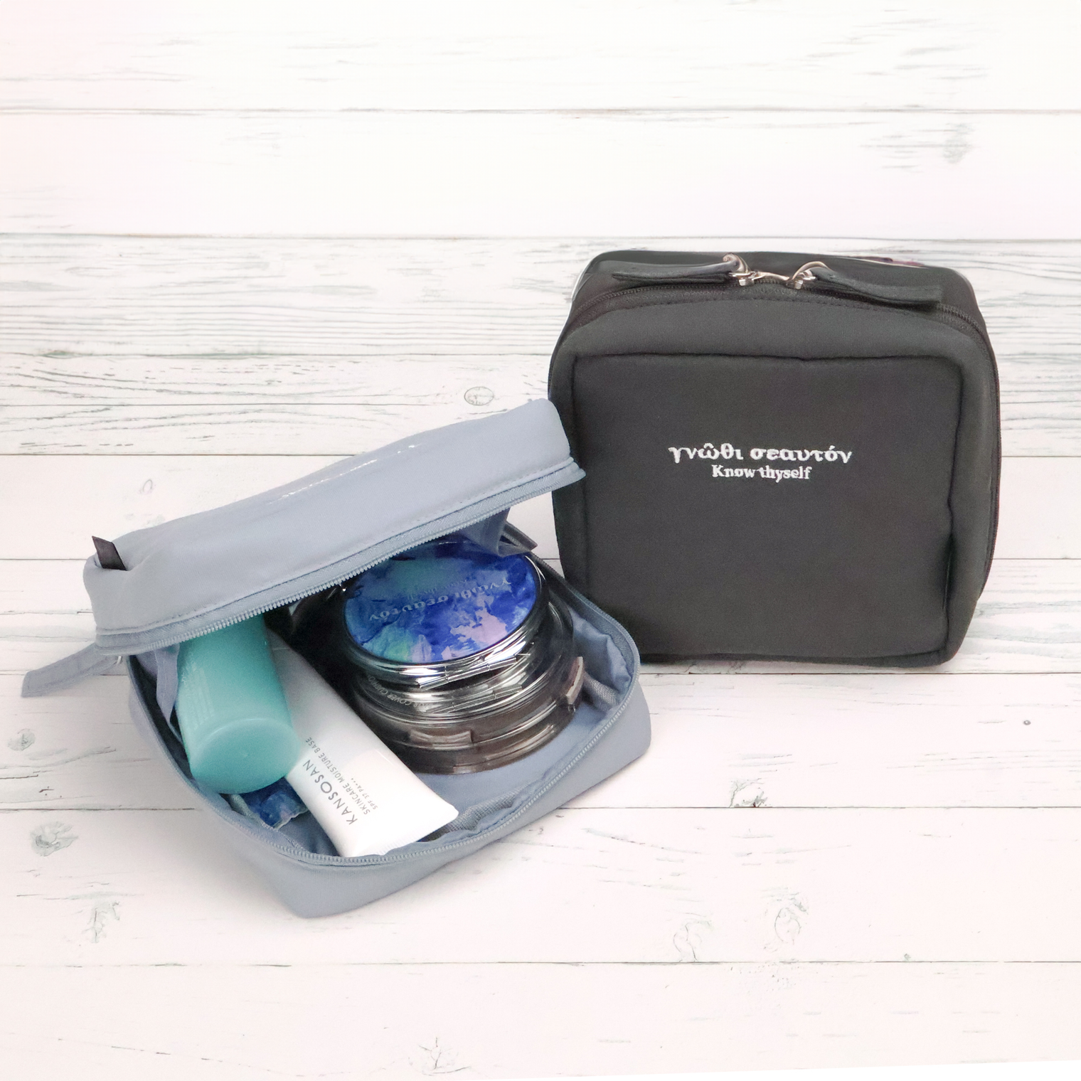 "汝自身を知れ" ポーチ チャコール ブラック ライトグレー 哲学 ソクラテス メイク トラベル 自分の無知を自覚せよ - QurioStore QurioS