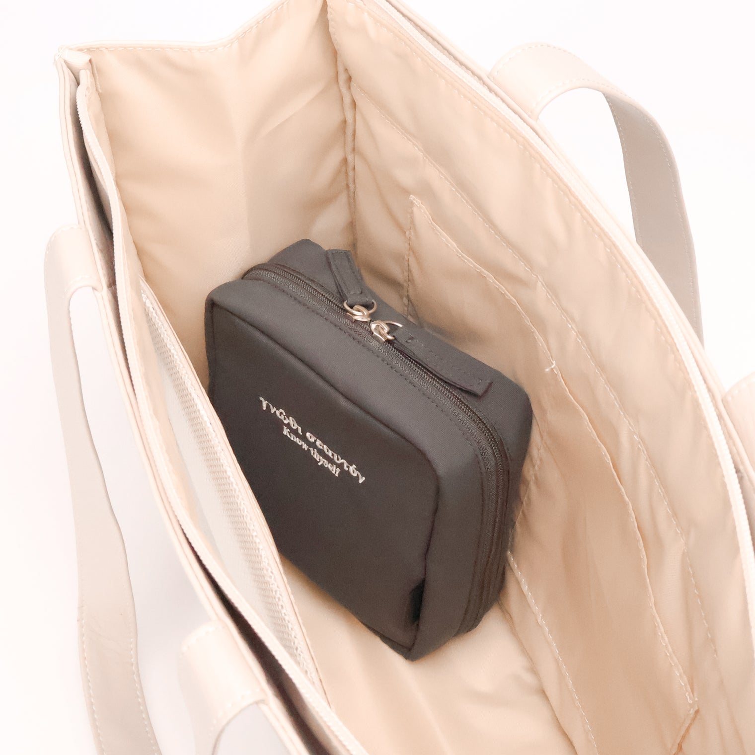 "汝自身を知れ" ポーチ チャコール ブラック 哲学 ソクラテス メイク トラベル 自分の無知を自覚せよ - QurioStore QurioS