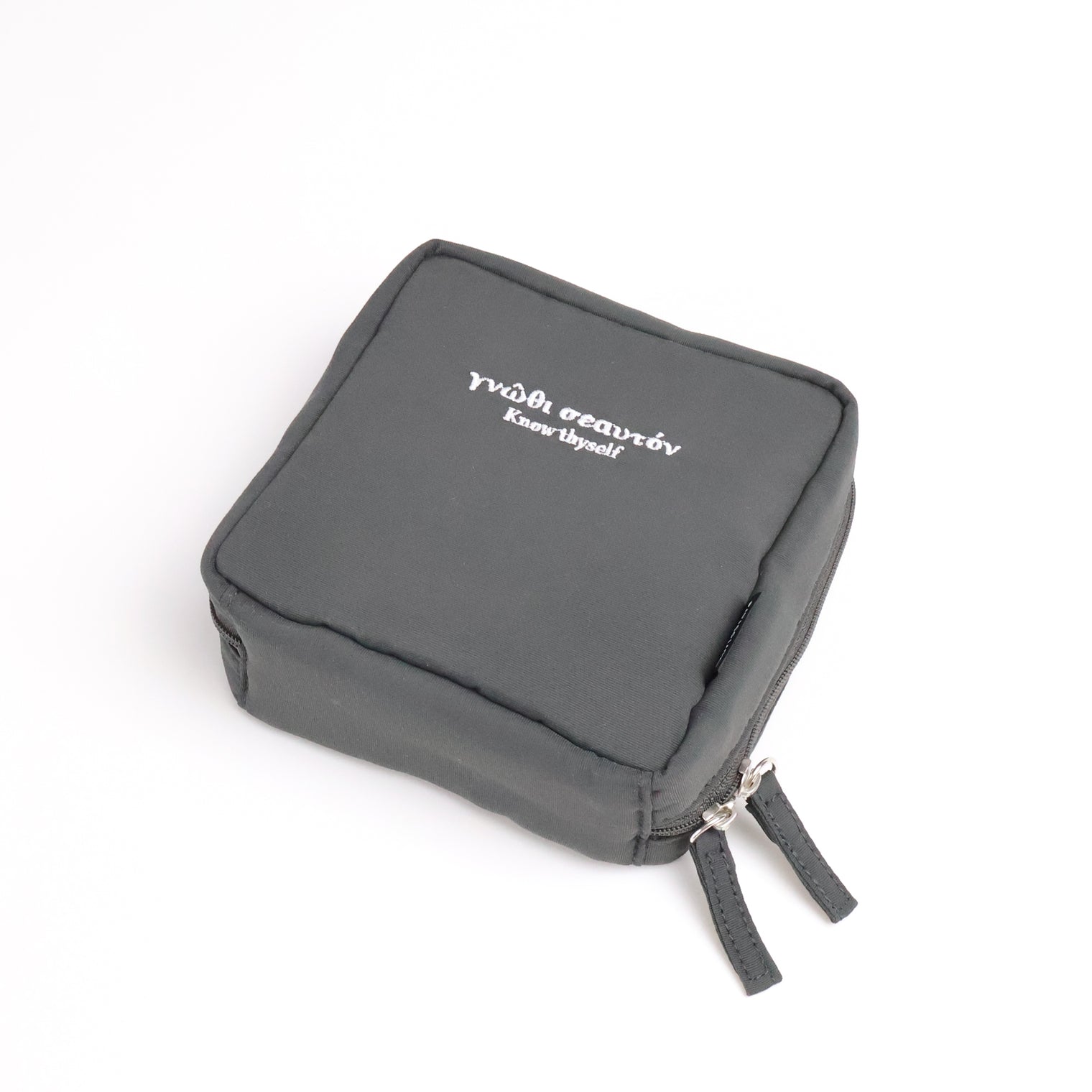 "汝自身を知れ" ポーチ チャコール ブラック 哲学 ソクラテス メイク トラベル 自分の無知を自覚せよ - QurioStore QurioS