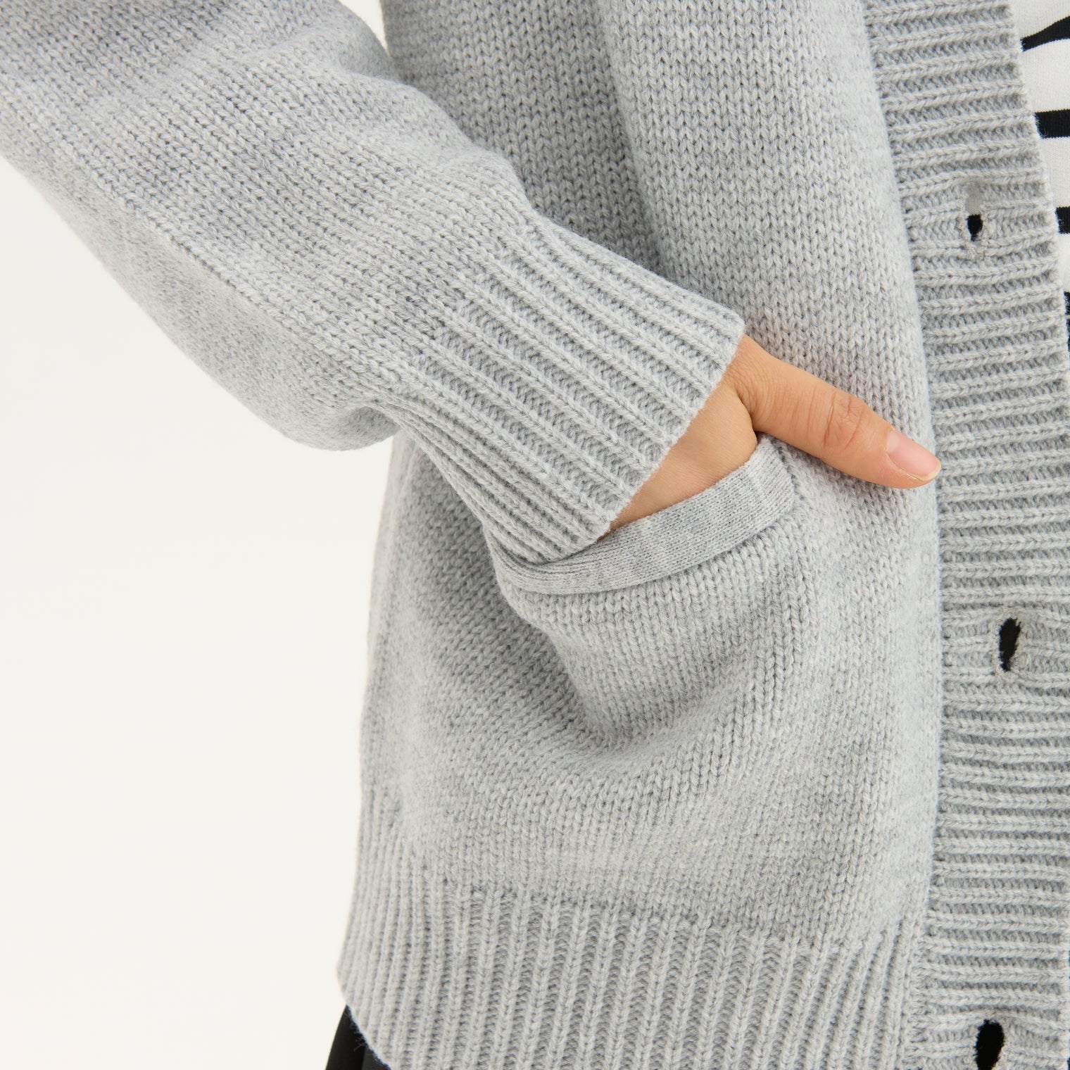 "Q.K." カーディガン アイボリー グレー ネイビー ブラック 刺繍 シンプル ポケット 秋冬 メンズ レディース 制服 通勤 オフィス - QurioStore QurioS