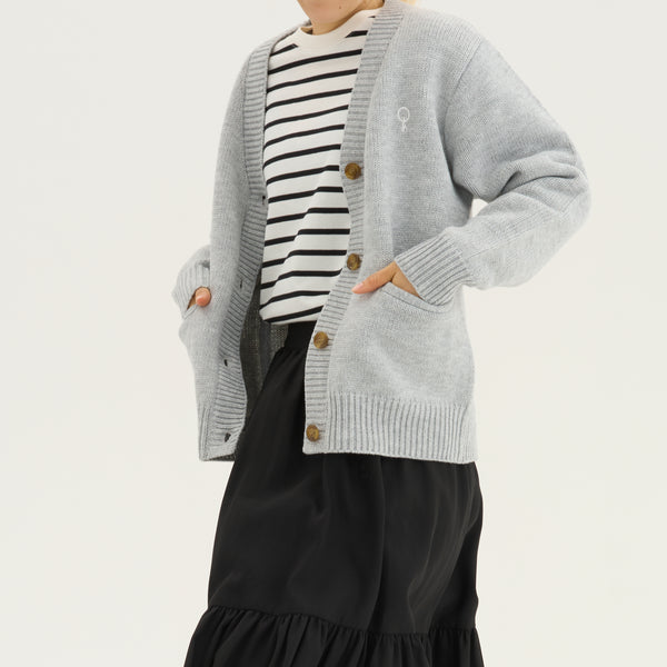 "Q.K." カーディガン アイボリー グレー ネイビー ブラック 刺繍 シンプル ポケット 秋冬 メンズ レディース 制服 通勤 オフィス - QurioStore QurioS