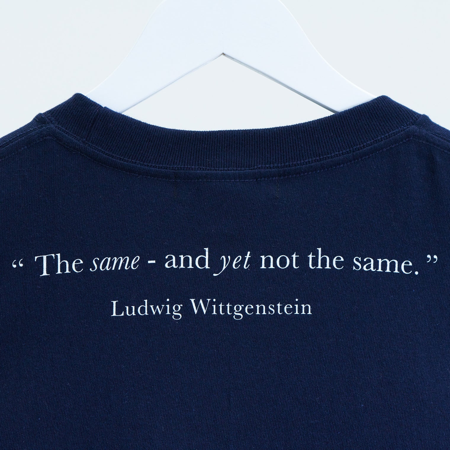 "Same?" Tシャツ ネイビー 哲学 多義図形 錯視 ウサギ アヒル - QurioStore QurioS