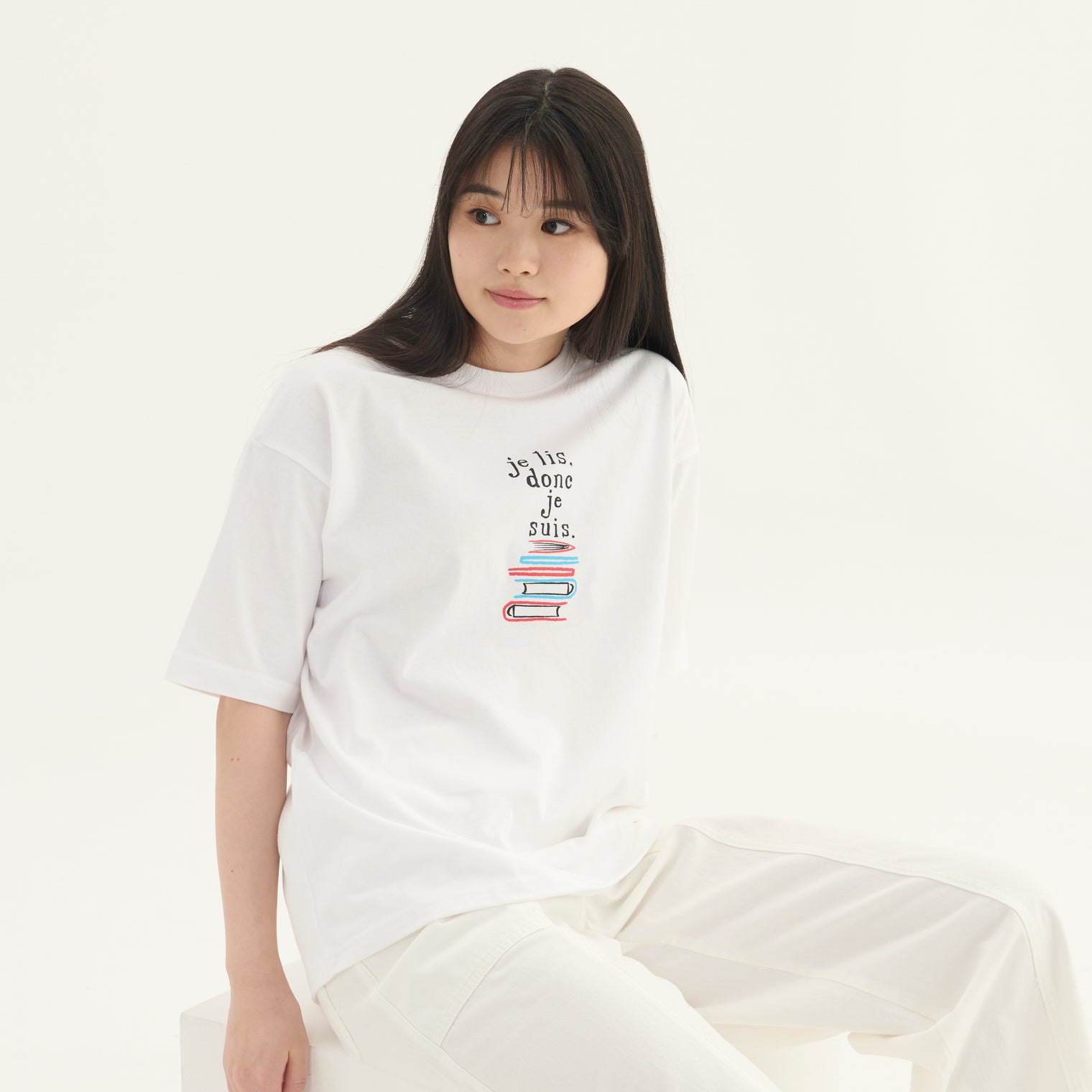 "我読む、ゆえに我あり" Tシャツ ホワイト ネイビー サンドベージュ 哲学 デカルト 方法序説 我思う ゆえに我あり オーバーサイズ 読書 カフェ レディース メンズ 人気 おしゃれ 20代 30代 - QurioStore QurioS