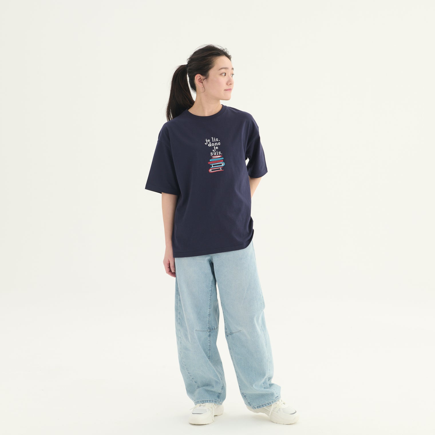 "我読む、ゆえに我あり" Tシャツ ホワイト ネイビー サンドベージュ 哲学 デカルト 方法序説 我思う ゆえに我あり オーバーサイズ 読書 カフェ レディース メンズ 人気 おしゃれ 20代 30代 - QurioStore QurioS