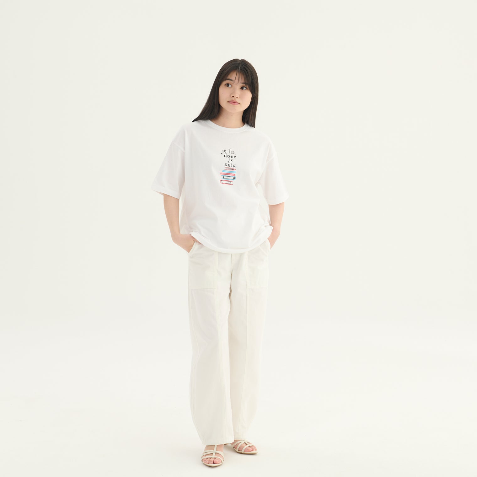 "我読む、ゆえに我あり" Tシャツ ホワイト ネイビー サンドベージュ 哲学 デカルト 方法序説 我思う ゆえに我あり オーバーサイズ 読書 カフェ レディース メンズ 人気 おしゃれ 20代 30代 - QurioStore QurioS