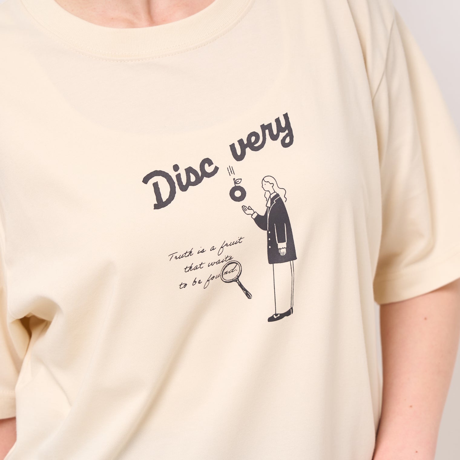 "Discovery" クールタッチTシャツ アイボリー ブラック 物理 物理学 宇宙学 Tシャツ ニュートン ガリレオ りんご 木星 クイズノック グッズ レディース メンズ 人気 おしゃれ 20代 30代 - QurioStore QurioS