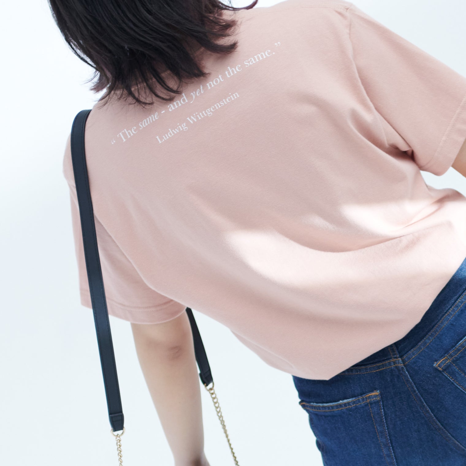 "Same?" Tシャツ ダスティピンク 哲学 多義図形 錯視 ウサギ アヒル - QurioStore QurioS