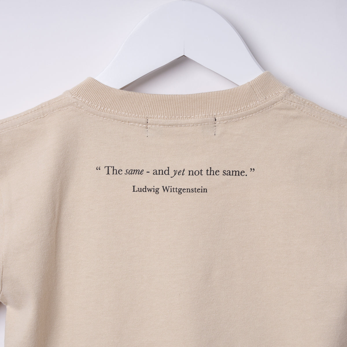 "Same?" Tシャツ【キッズ】 アプリコット オレンジ ブルー ベージュ 心理学 多義図形 Tシャツ ウサギ アヒル クイズノック グッズ キッズ 親子 ファミリー 人気 おしゃれ - QurioStore QurioS Kids