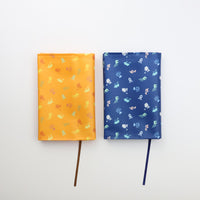 "読みもの" ブックカバー ネイビー イエロー 文学 小説 文庫本 PVC加工 汚れにくい おしゃれ 布 - QurioStore QurioS