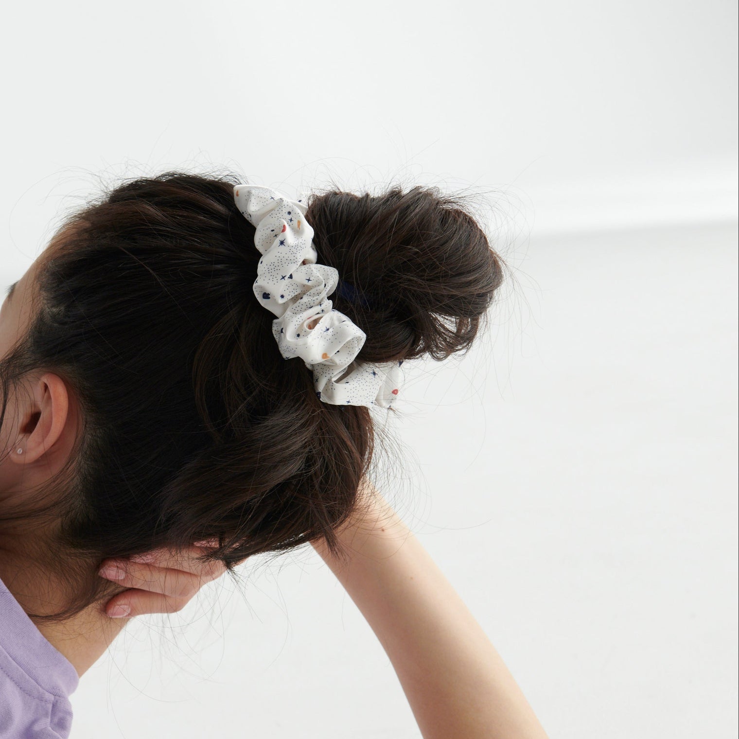 "Torus" シュシュ アイボリー 数学 位相幾何学 シュシュ アルファベット トーラス レディース 人気 おしゃれ 20代 30代 - QurioStore QurioS