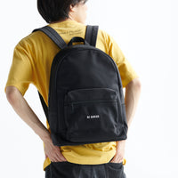 "Be QurioS" リュック