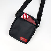 "Push it!" サコッシュ レッド ブラック クイズ 早押し バッグ ショルダー 旅行 収納 ポケット 便利 レディース メンズ カジュアル 軽い オシャレ - QurioStore QurioS