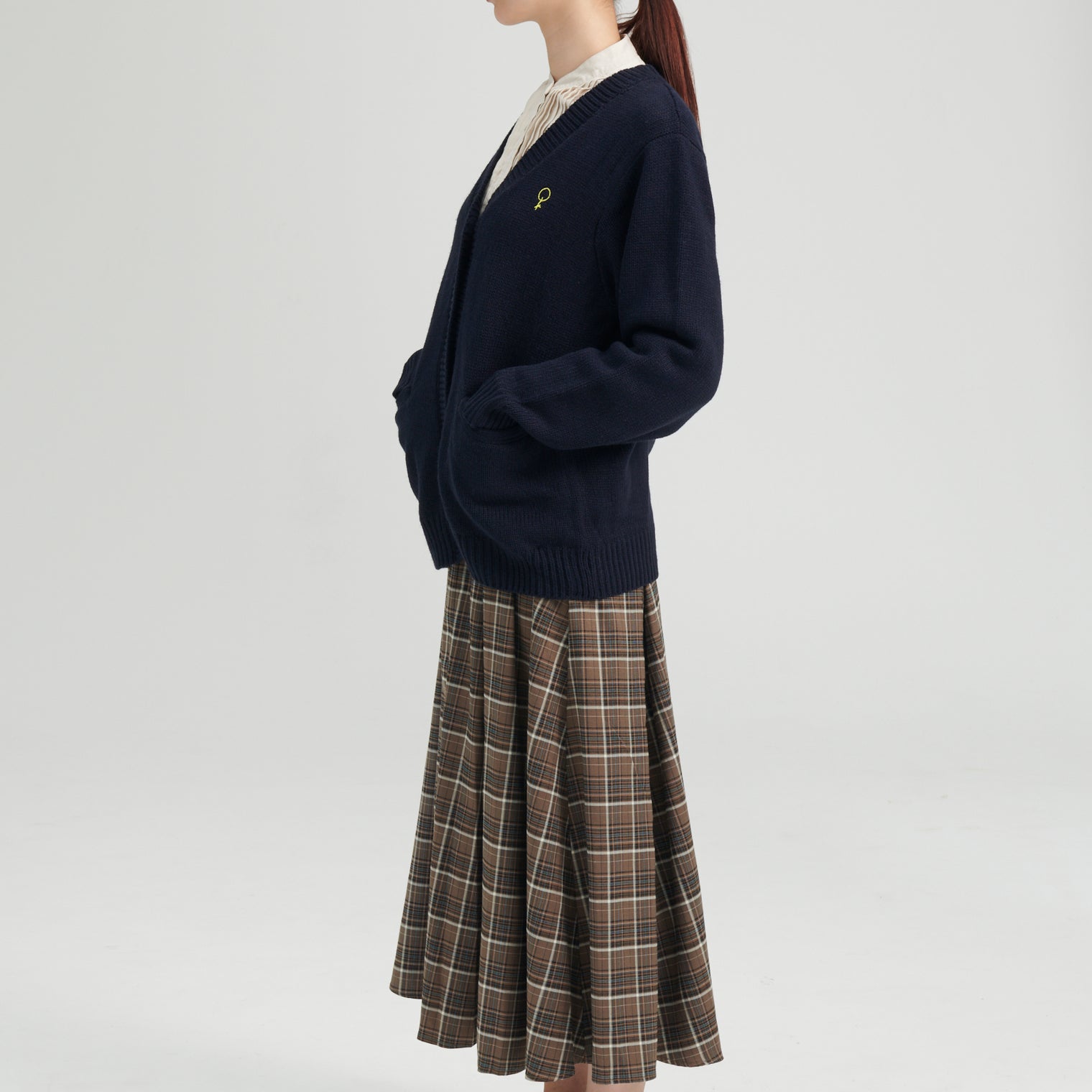 "Q.K." カーディガン アイボリー グレー ネイビー ブラック 刺繍 シンプル ポケット 秋冬 メンズ レディース 制服 通勤 オフィス - QurioStore QurioS