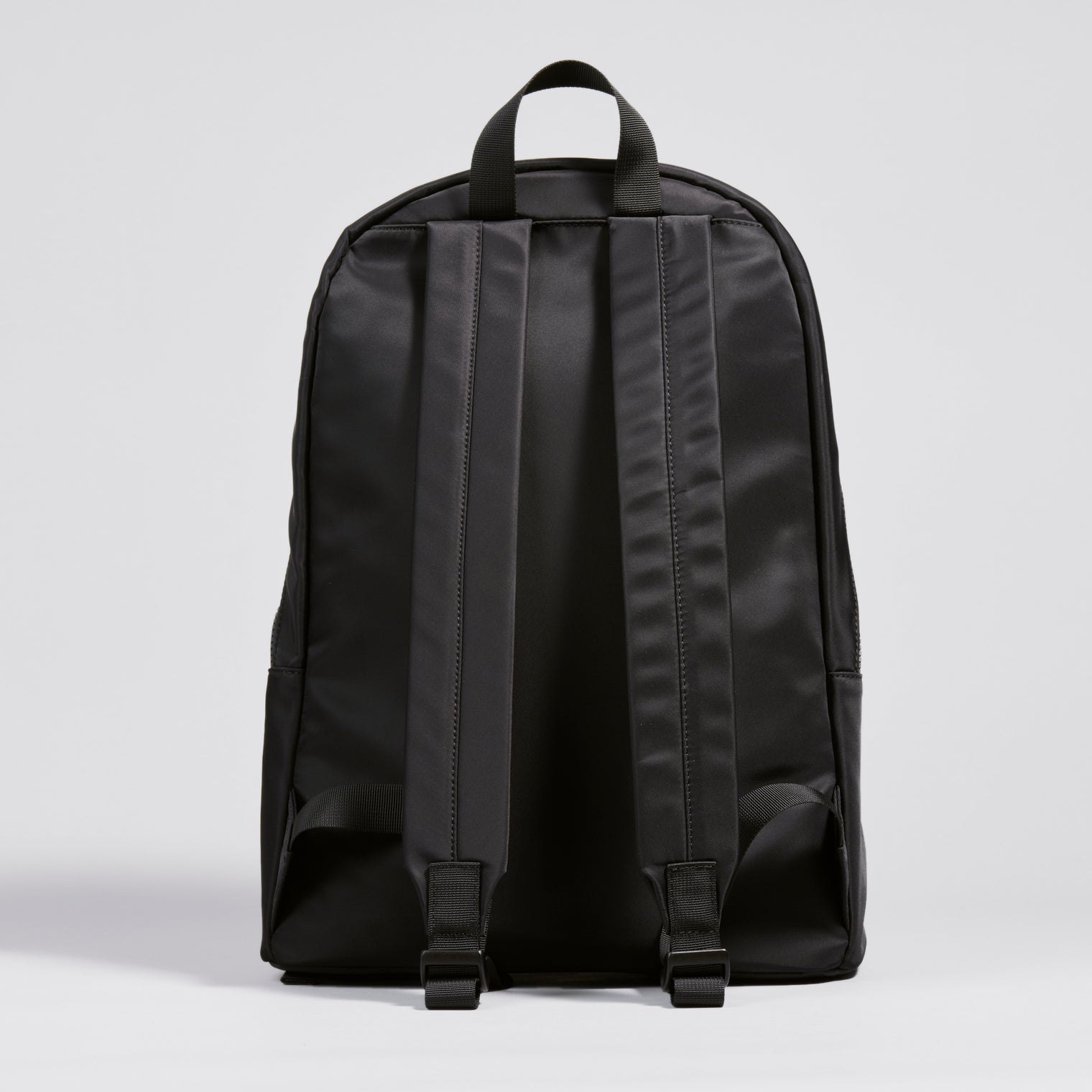 "Be QurioS" リュック