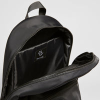 "Be QurioS" リュック