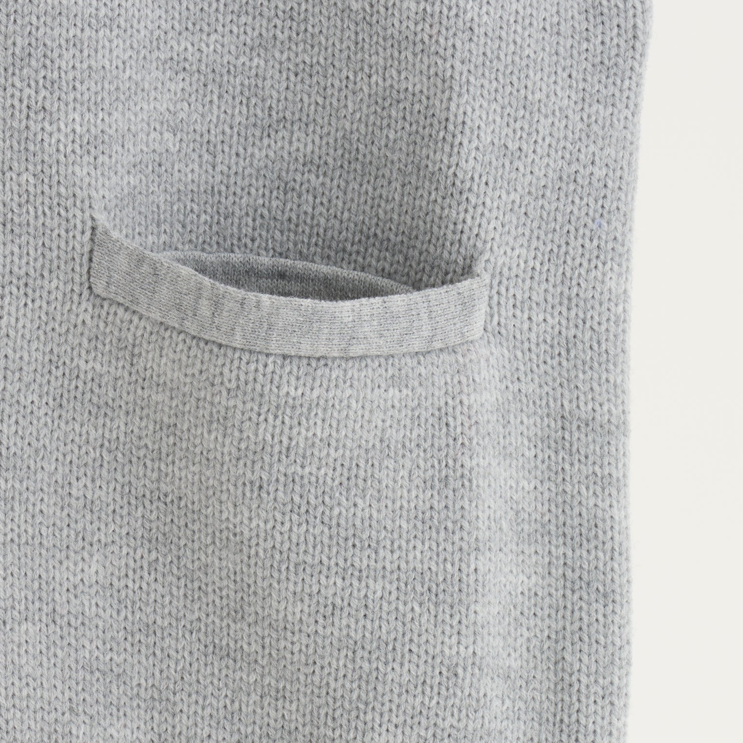 "Q.K." カーディガン アイボリー グレー ネイビー ブラック 刺繍 シンプル ポケット 秋冬 メンズ レディース 制服 通勤 オフィス - QurioStore QurioS