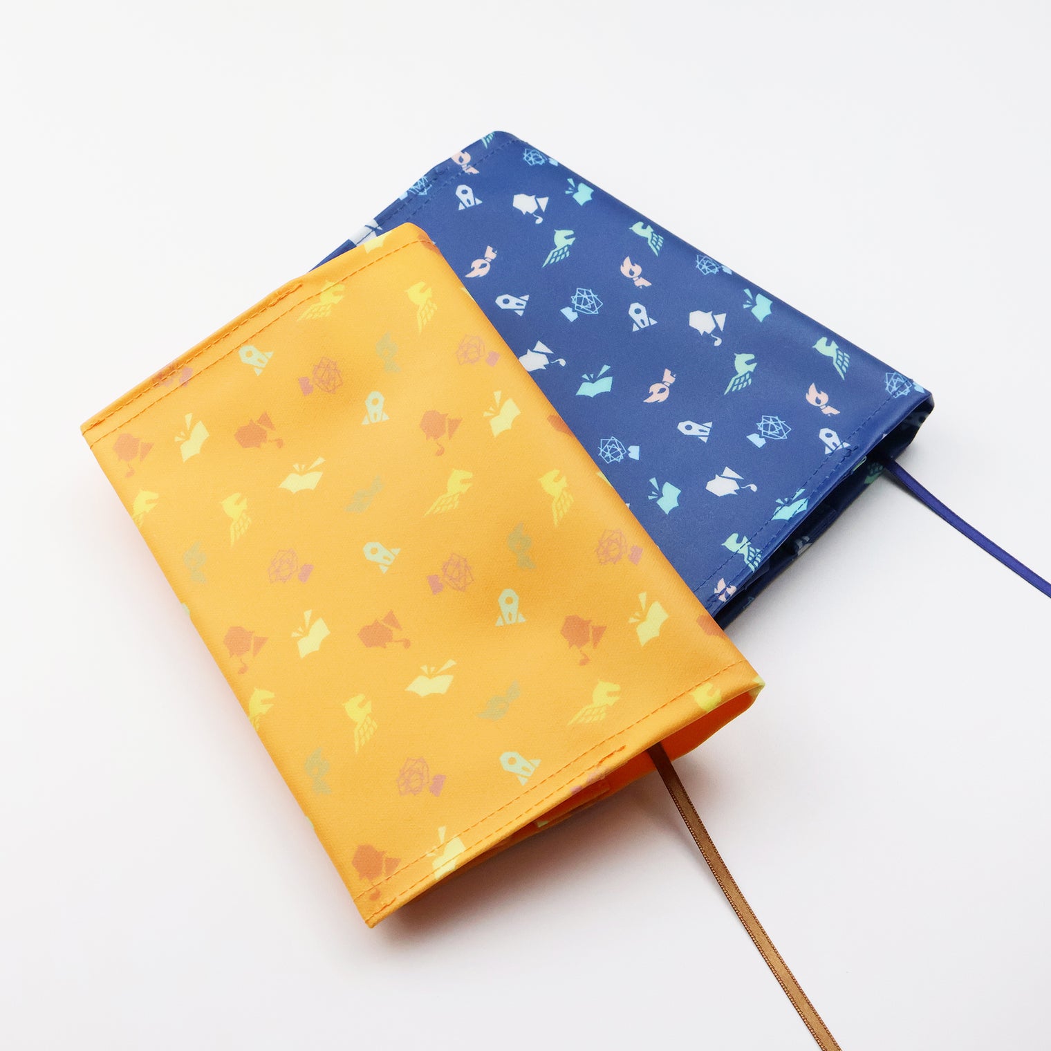 "読みもの" ブックカバー ネイビー イエロー 文学 小説 文庫本 PVC加工 汚れにくい おしゃれ 布 - QurioStore QurioS