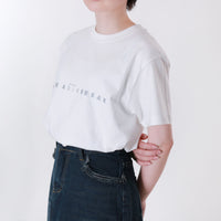 "Have a break" 音楽ロゴTシャツ ホワイト シルバー 音楽記号 リピート 四分休符 Xtimes レディース メンズ 人気 おしゃれ 20代 30代 コーデ - QurioStore QurioS