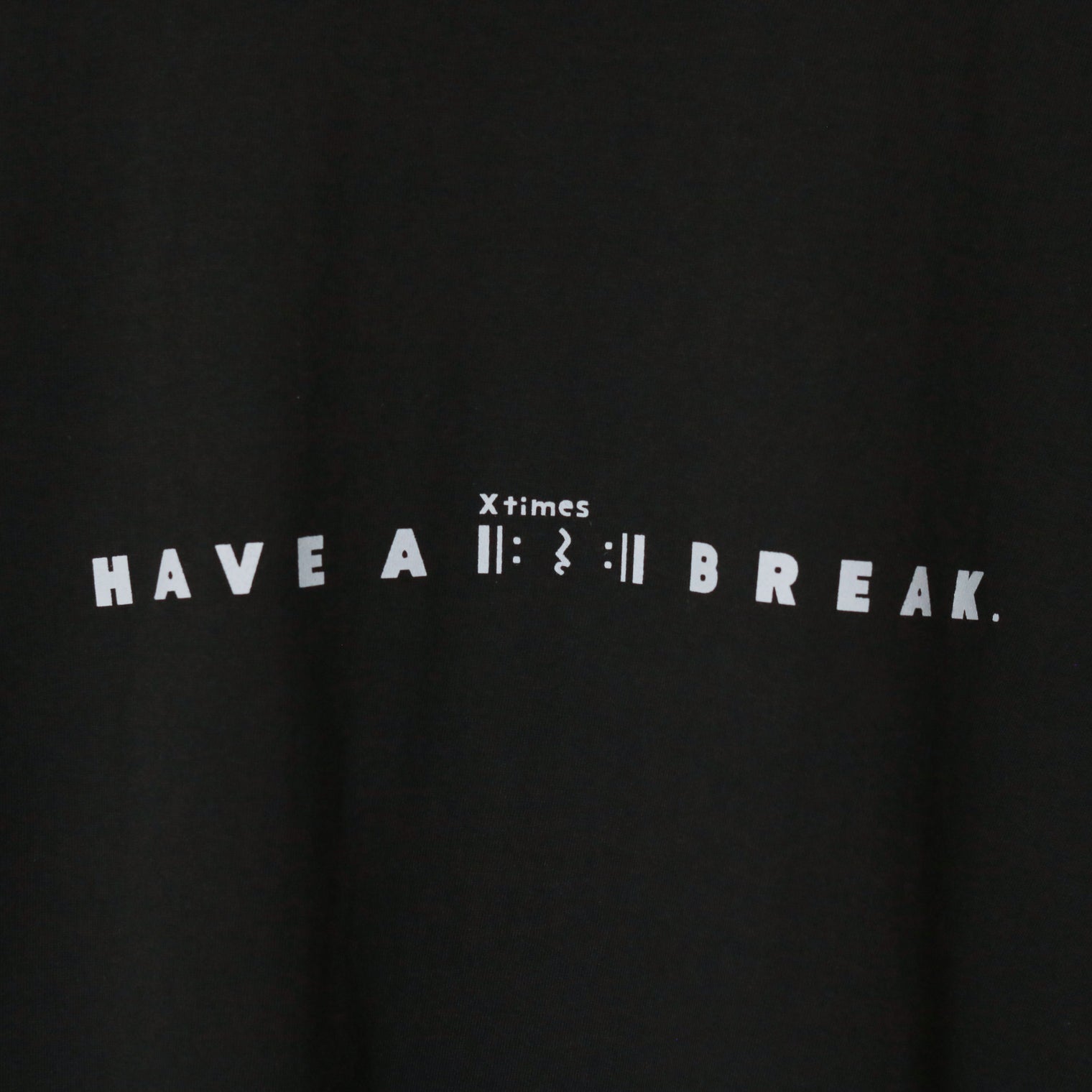 "Have a break" 音楽ロゴTシャツ ブラック 音楽記号 リピート 四分休符 Xtimes レディース メンズ 人気 おしゃれ 20代 30代 - QurioStore QurioS