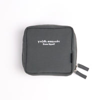 "汝自身を知れ" ポーチ チャコール ブラック 哲学 ソクラテス メイク トラベル 自分の無知を自覚せよ - QurioStore QurioS