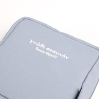 "汝自身を知れ" ポーチ ライトグレー 哲学 ソクラテス メイク トラベル 自分の無知を自覚せよ - QurioStore QurioS