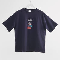 "我読む、ゆえに我あり" Tシャツ ホワイト ネイビー サンドベージュ 哲学 デカルト 方法序説 我思う ゆえに我あり オーバーサイズ 読書 カフェ レディース メンズ 人気 おしゃれ 20代 30代 - QurioStore QurioS