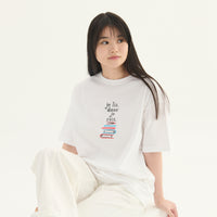"我読む、ゆえに我あり" Tシャツ ホワイト ネイビー サンドベージュ 哲学 デカルト 方法序説 我思う ゆえに我あり オーバーサイズ 読書 カフェ レディース メンズ 人気 おしゃれ 20代 30代 - QurioStore QurioS
