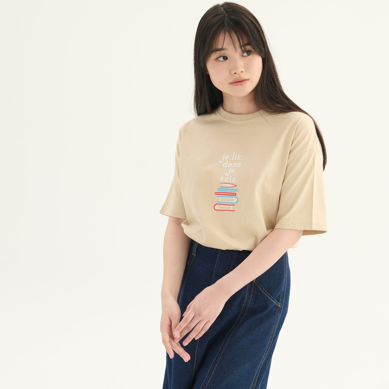 "我読む、ゆえに我あり" Tシャツ ホワイト ネイビー サンドベージュ 哲学 デカルト 方法序説 我思う ゆえに我あり オーバーサイズ 読書 カフェ レディース メンズ 人気 おしゃれ 20代 30代 - QurioStore QurioS
