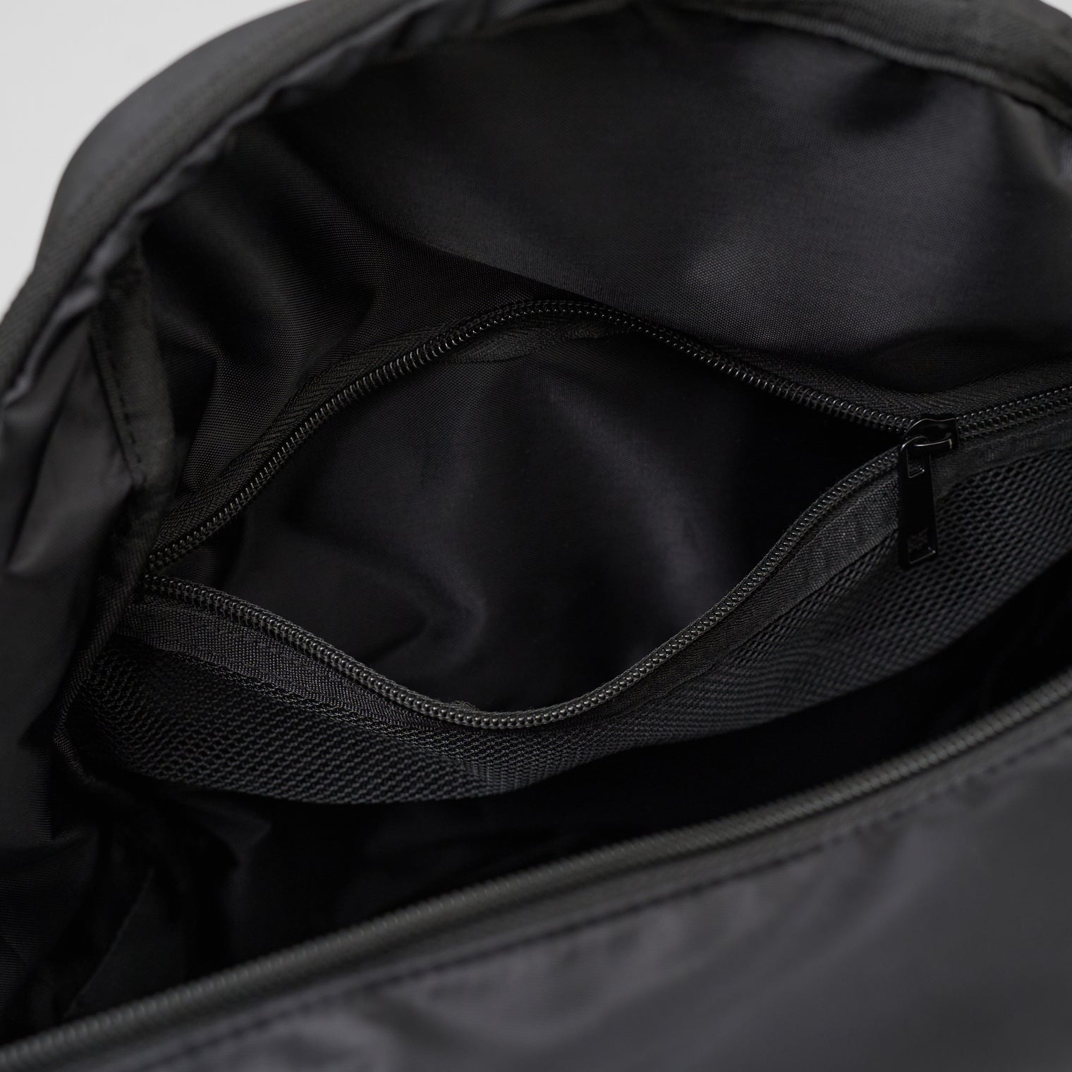 "n→2n" 無限ポケットリュック ブラック レッド ネイビー 数学 集合 バックパック ホテル 撥水 カバン レディース メンズ 通勤 通学 旅行 人気 おしゃれ 20代 30代 - QurioStore QurioS