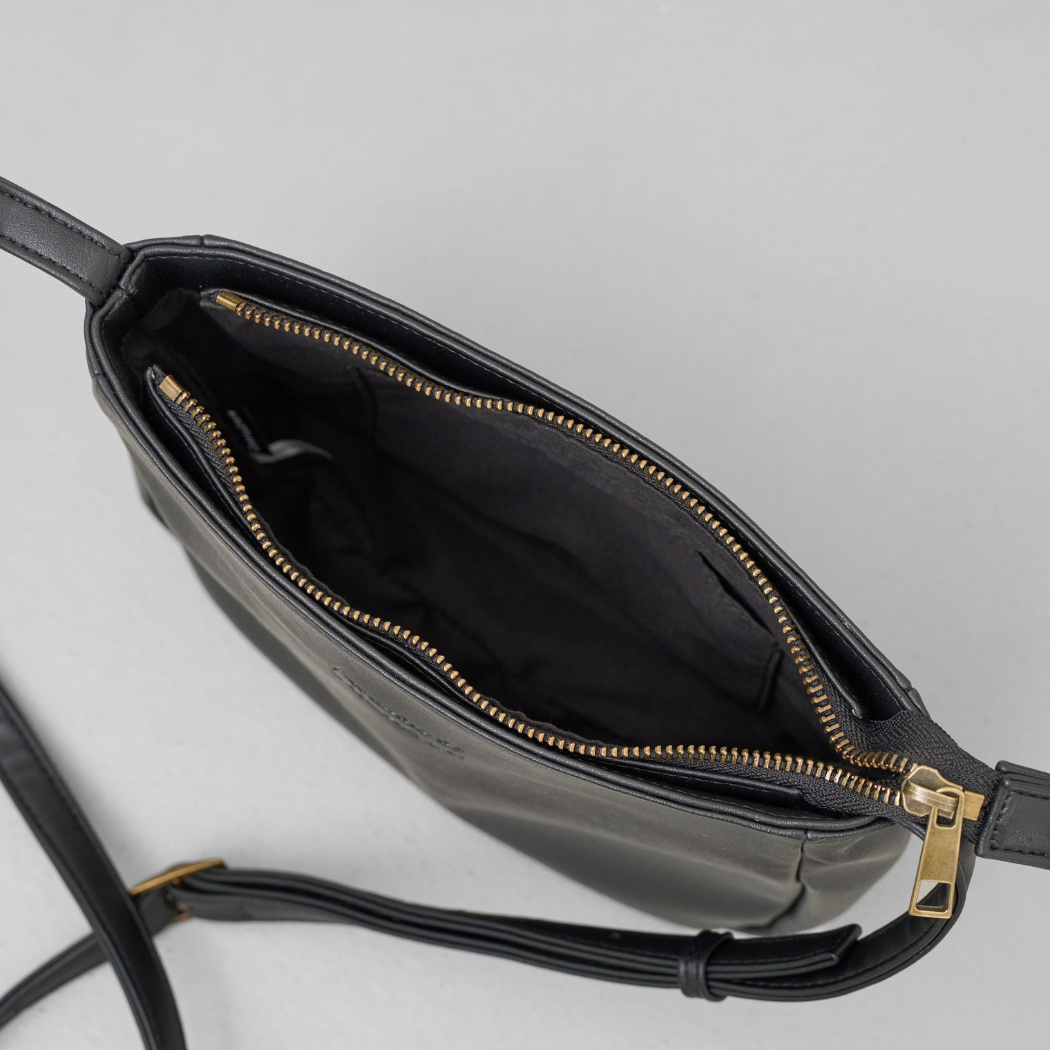 "QurioS" 積分ショルダーバッグ ブラック ブラウン 数学 解析学 ショルダーバッグ 積分 レザー 合皮 カバン レディース メンズ お出かけ 旅行 人気 おしゃれ 20代 30代 - QurioStore QurioS