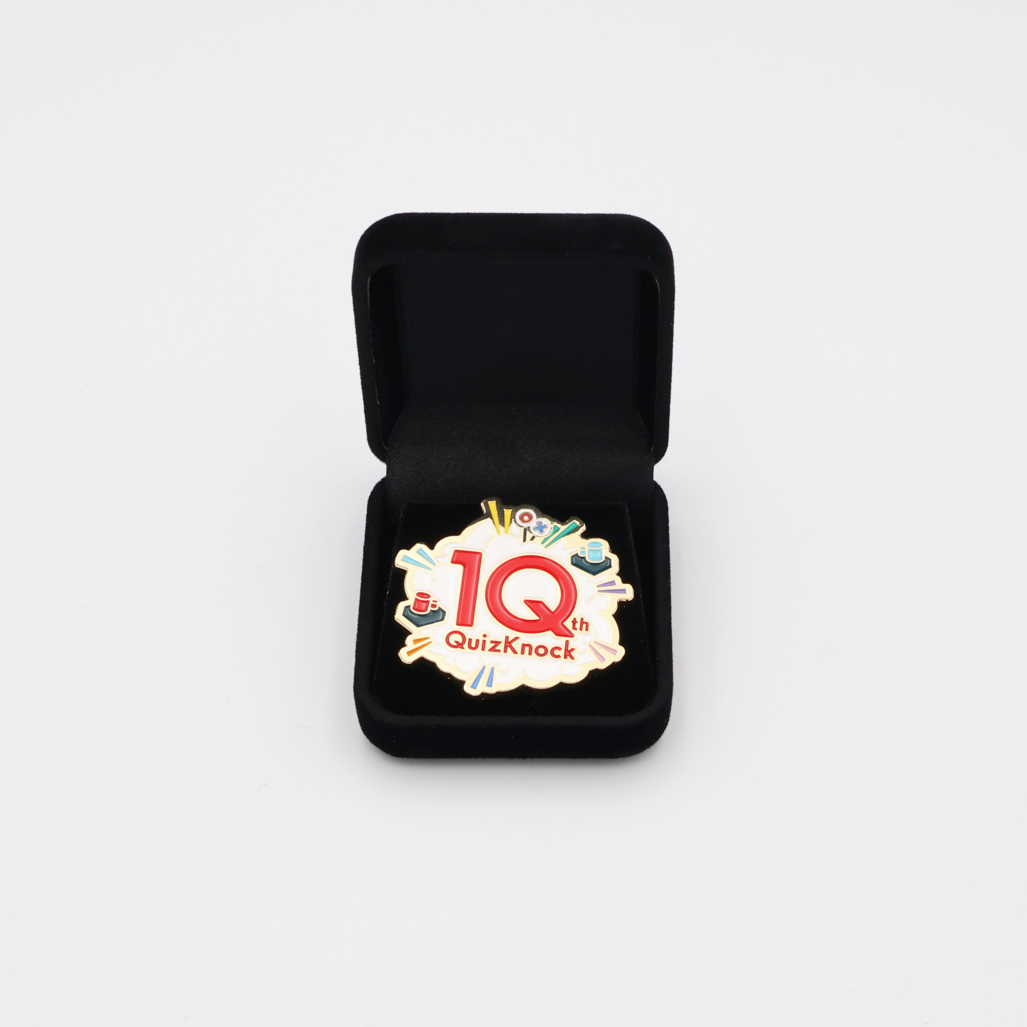 QuizKnock10周年 ロゴピンズ – QurioStore