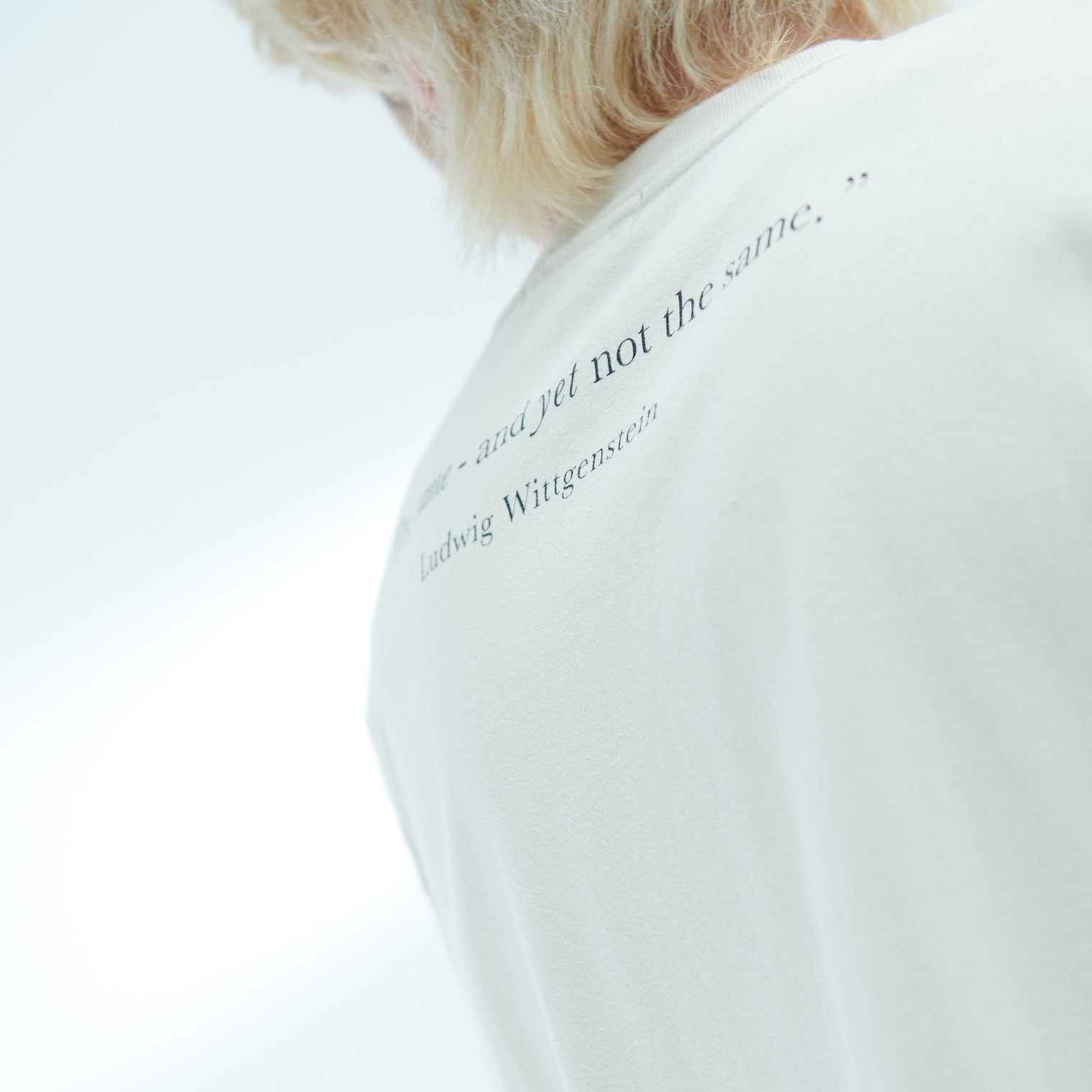 "Same?" Tシャツ ライトベージュ 哲学 多義図形 錯視 ウサギ アヒル - QurioStore QurioS