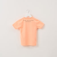"Same?" Tシャツ【キッズ】 アプリコット オレンジ 心理学 多義図形 Tシャツ ウサギ アヒル クイズノック グッズ キッズ 親子 ファミリー 人気 おしゃれ - QurioStore QurioS Kids