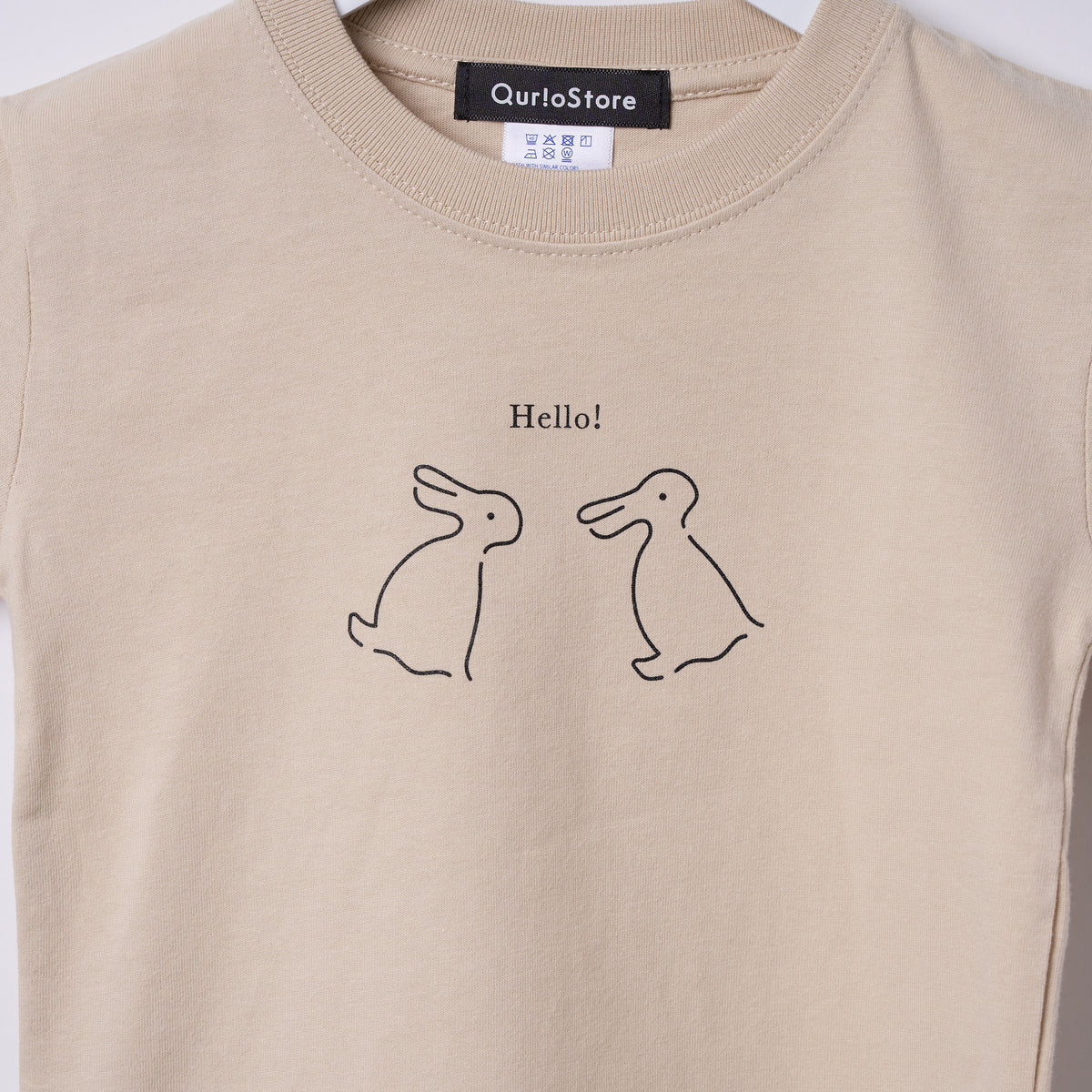 "Same?" Tシャツ【キッズ】 アプリコット オレンジ ブルー ベージュ 心理学 多義図形 Tシャツ ウサギ アヒル クイズノック グッズ キッズ 親子 ファミリー 人気 おしゃれ - QurioStore QurioS Kids