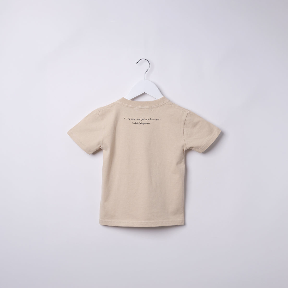 "Same?" Tシャツ【キッズ】 アプリコット オレンジ ブルー ベージュ 心理学 多義図形 Tシャツ ウサギ アヒル クイズノック グッズ キッズ 親子 ファミリー 人気 おしゃれ - QurioStore QurioS Kids