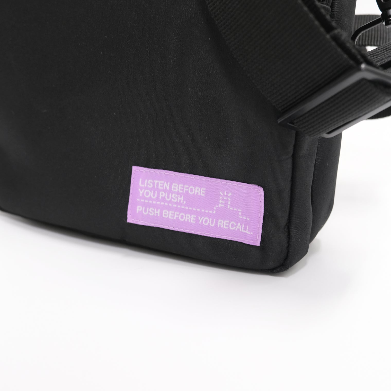 "Push it!" サコッシュ パープル ブラック クイズ 早押し バッグ ショルダー 旅行 収納 ポケット 便利 レディース メンズ カジュアル 軽い オシャレ - QurioStore QurioS